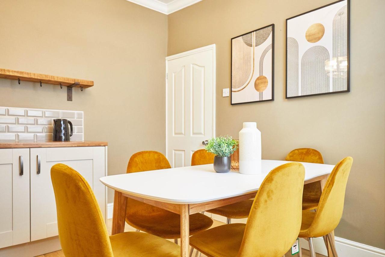 Host & Stay - Custard Cottage 휫비 외부 사진