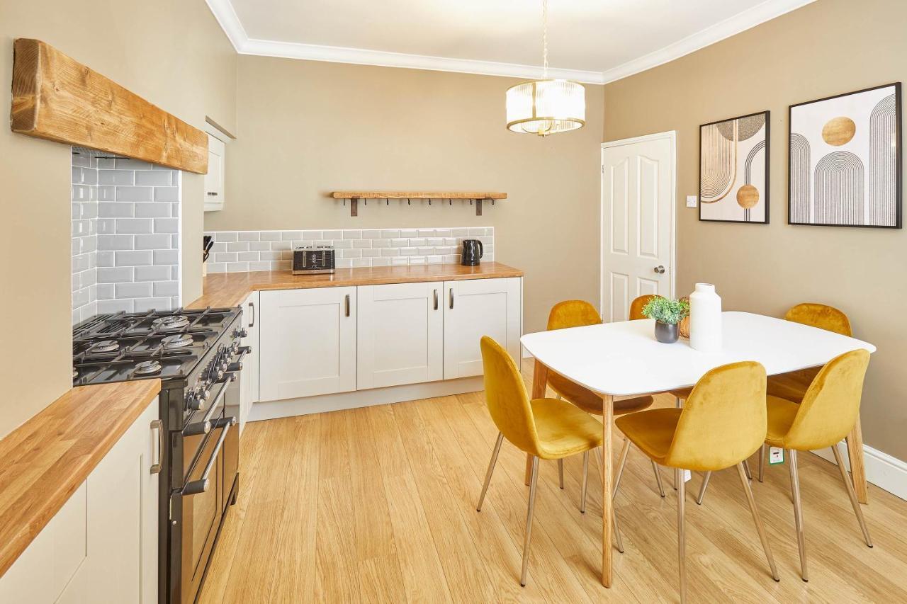 Host & Stay - Custard Cottage 휫비 외부 사진